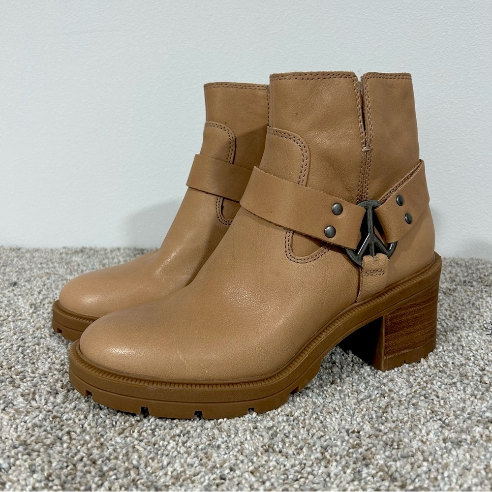 Lucky Brand Soxton Cortado Tan Chunky Heel Peace Sign Zipper Boot Size 6.5